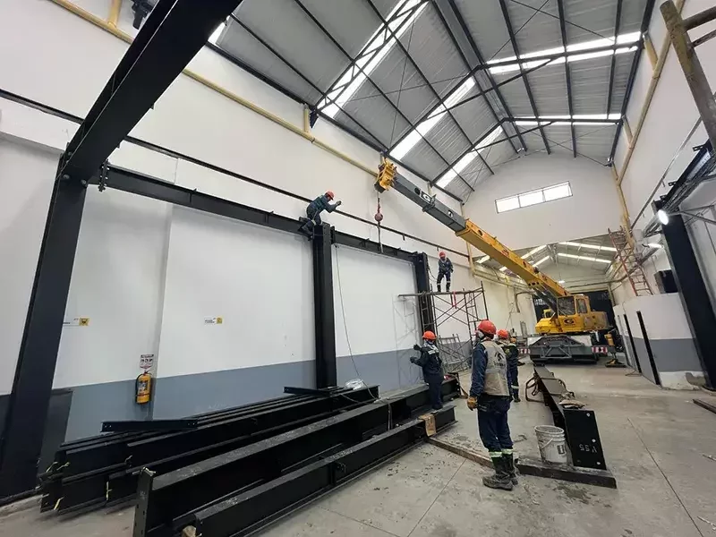 Construcción de mezanine metalico